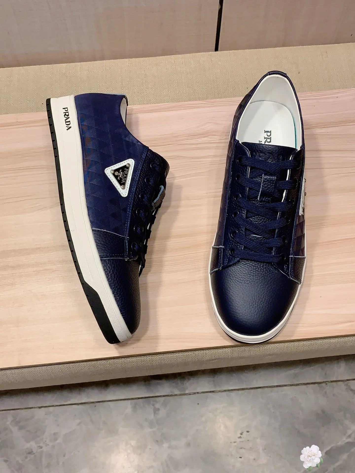 Men's Men's Shoes💰420💰💰🎩🎩[Lightning][Lightning] "PRADA*" The latest and most popular casual shoes, top brand [seduce] luxury~purchase, top~quality. [Strong] The upper is made of imported breathable cowhide with material ➕ breathable sheepskin lining (•) and fine workmanship. The original stylish and stylish soft rubber wear-resistant and non-slip outsole is light and comfortable on the feet. The real thing looks better when photographed in real life. No. 143: Code: 38-44, 45 can be customized, 3️⃣ colors are available